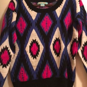 Fun patterned sweater. Very comfy!